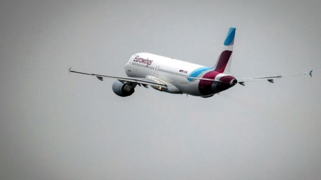 Общество: Клиенты авиакомпании Eurowings недовольны: лоукостер снова повысил цены на свои услуги