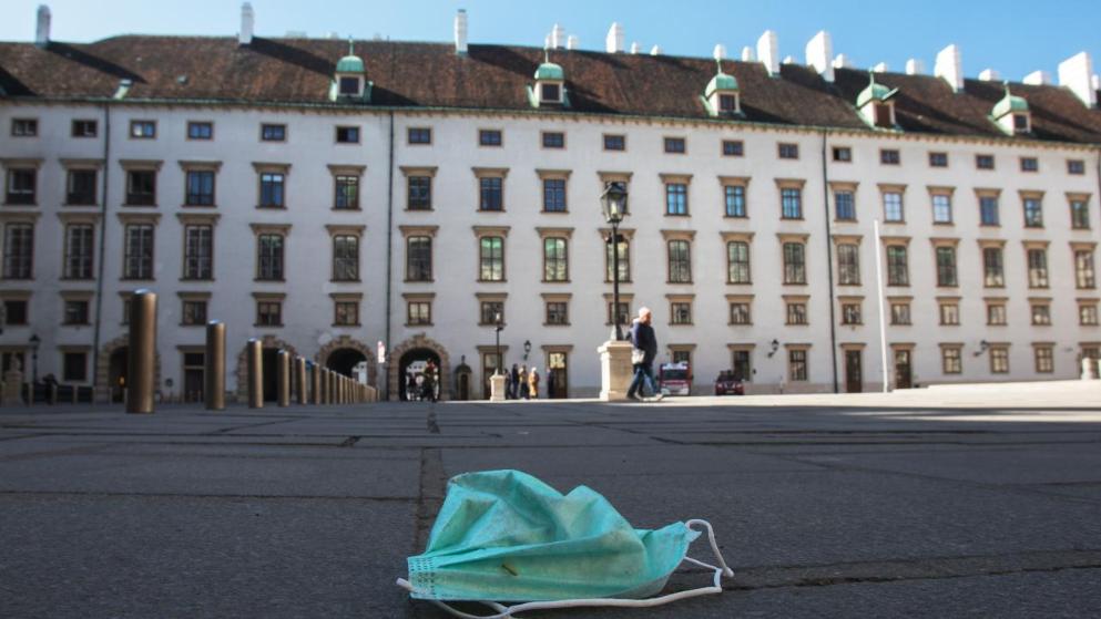 Общество: Немецкие города вводят обязательное ношение медицинских масок