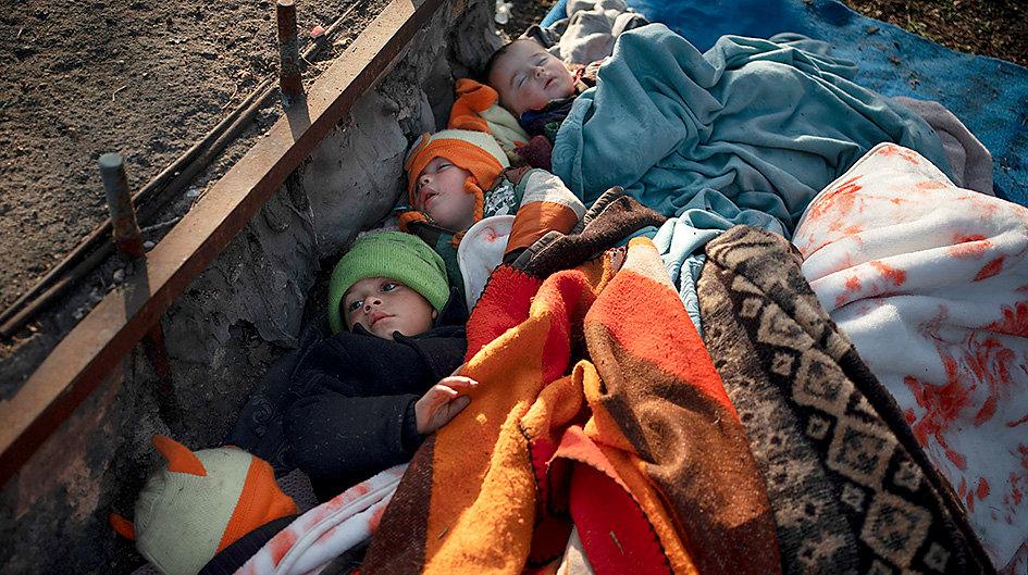 Политика: После семи часов переговоров: Германия решила принять детей-беженцев