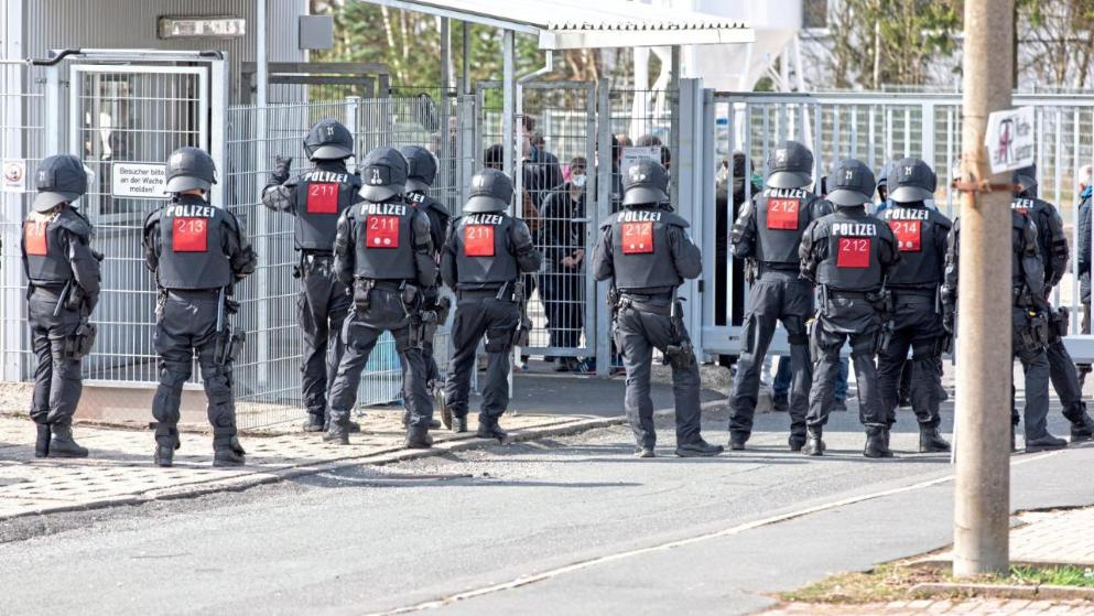 Происшествия: В Тюрингии беженцы отреагировали на карантин бунтом