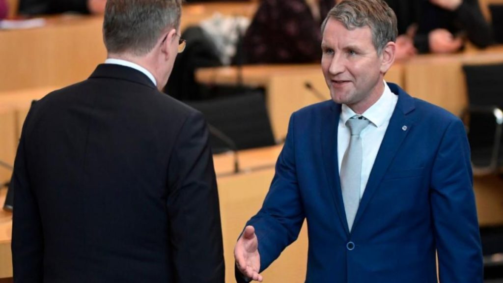 Политика: Не из-за коронавируса: глава правительства Тюрингии отказался пожимать руку политику АдГ