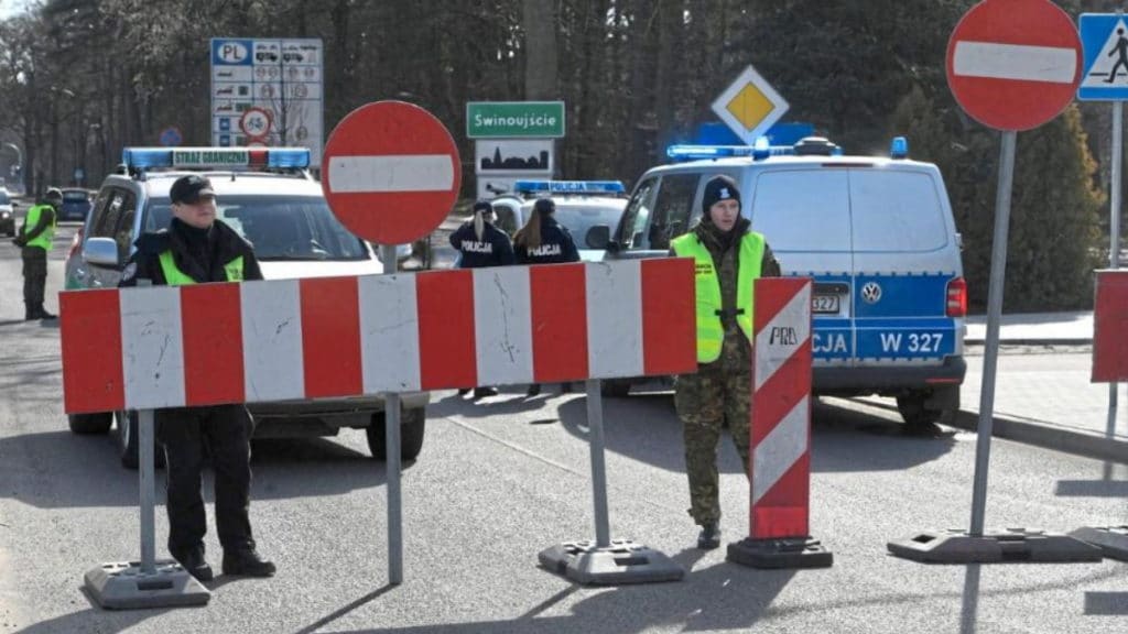 Общество: Из-за коронавируса и раскупленной туалетной бумаги Германия закрывает границы с соседними странами