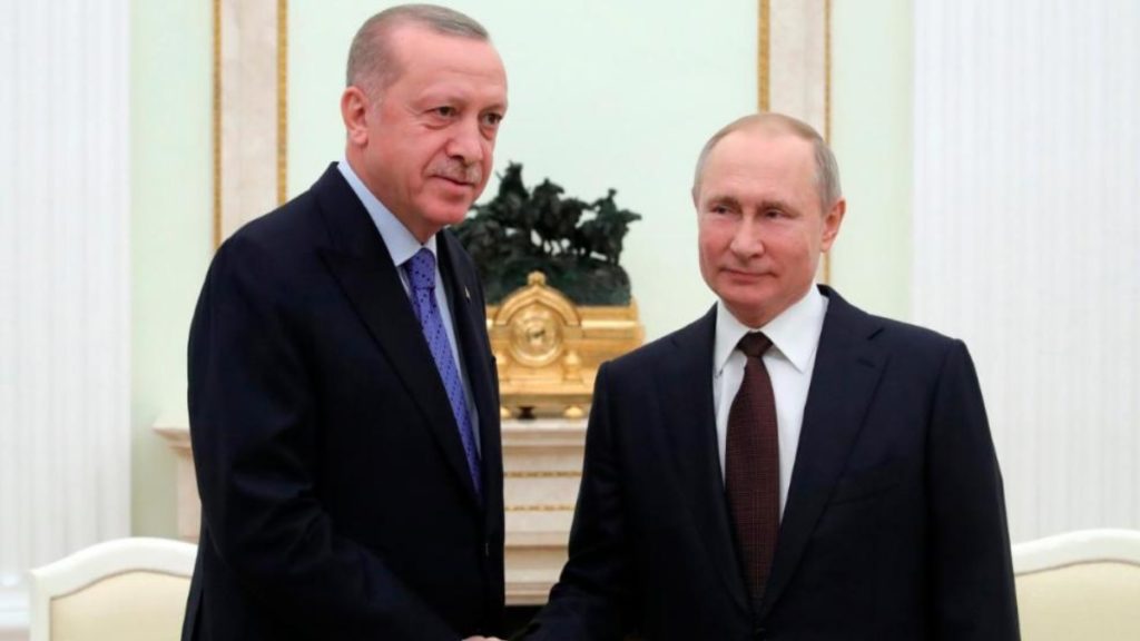 Политика: Психологические игры Кремля: Путин заставил Эрдогана ждать перед закрытой дверью