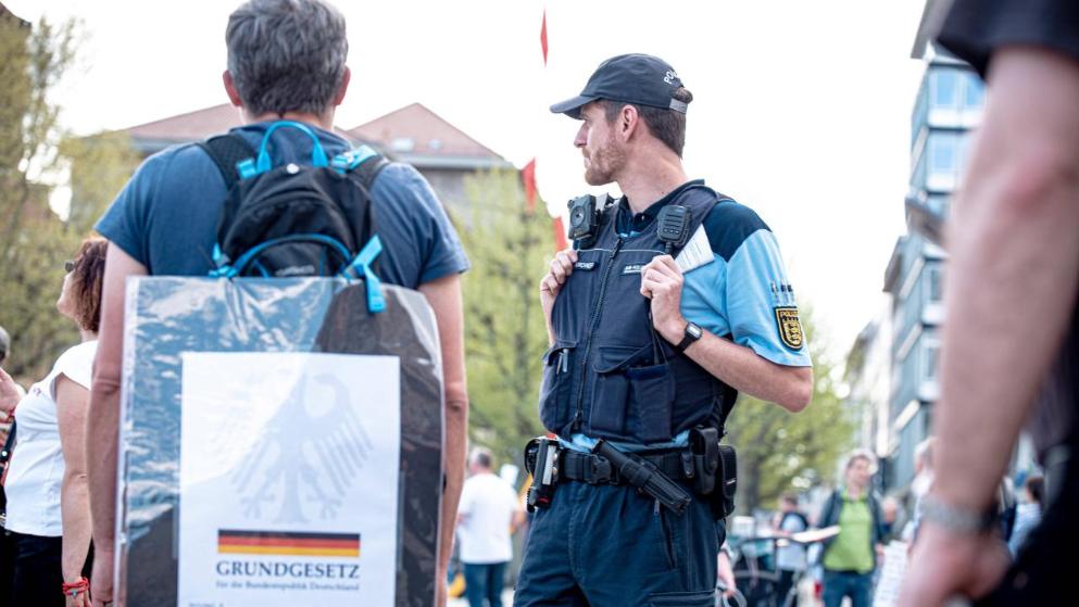 Закон и право: Карантинные меры в Германии нарушают основные права немцев
