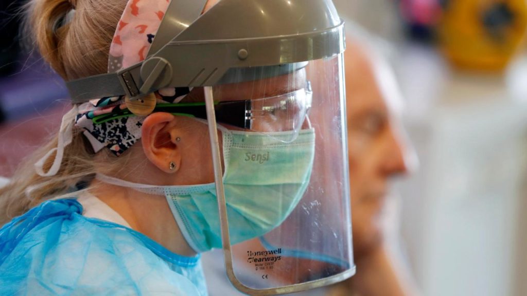 Общество: Более 6 000 смертей от коронавируса в Германии: коэффициент заражения растет