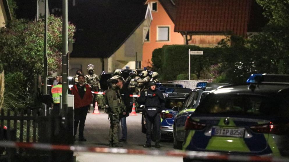 Происшествия: Масштабная полицейская операция: в Баварии мужчина угрожал взорвать дом