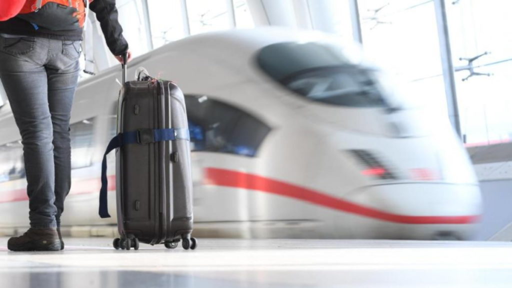 Общество: В Германии правило на ношение масок могут ввести и для поездов дальнего следования
