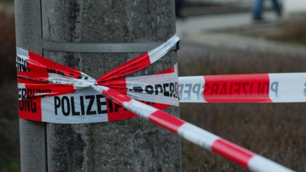 Происшествия: Мекленбург-Передняя Померания: перед супермаркетом неизвестный с ножом напал на двоих мужчин
