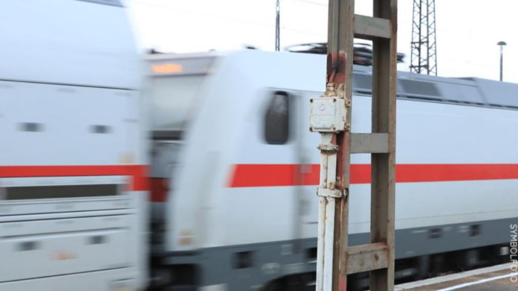 Происшествия: Саксония-Анхальт: пока родители искали своего четырехлетнего ребенка, он попал под поезд и погиб