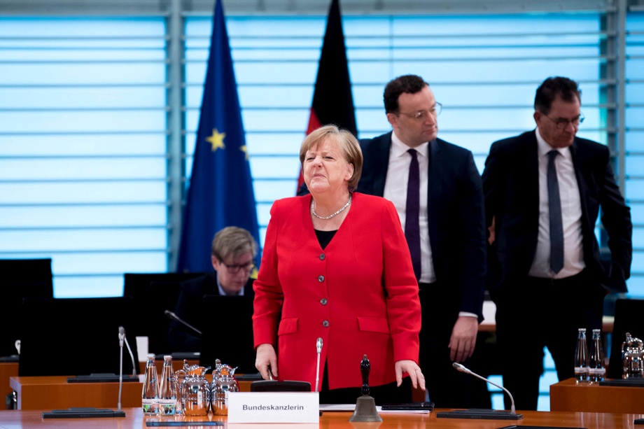 Политика: Меркель сравнили с Гитлером: «Эта женщина – мечта фюрера»