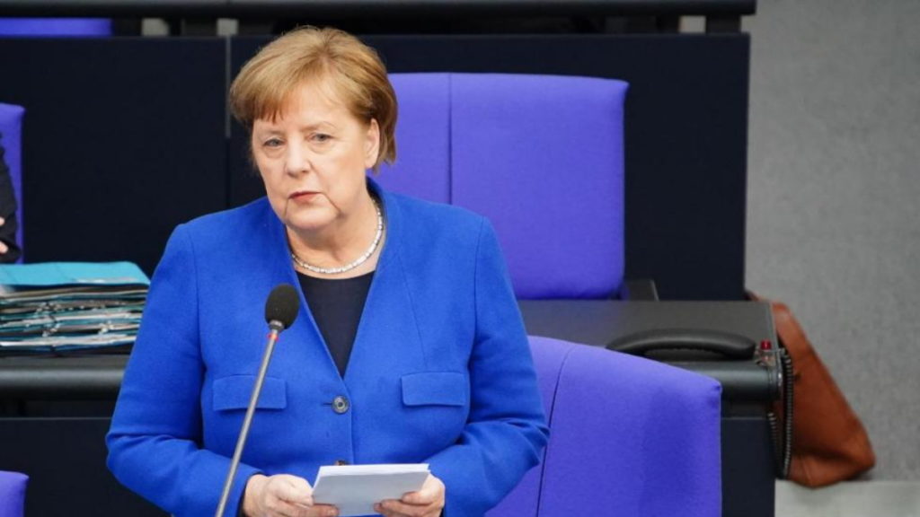 Политика: Меркель заявила, что Россия применяет стратегию гибридной войны против Германии