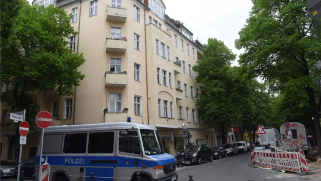 Происшествия: В Берлине исламисты обманом получили от банка около €60 000 в качестве помощи во время коронкризиса