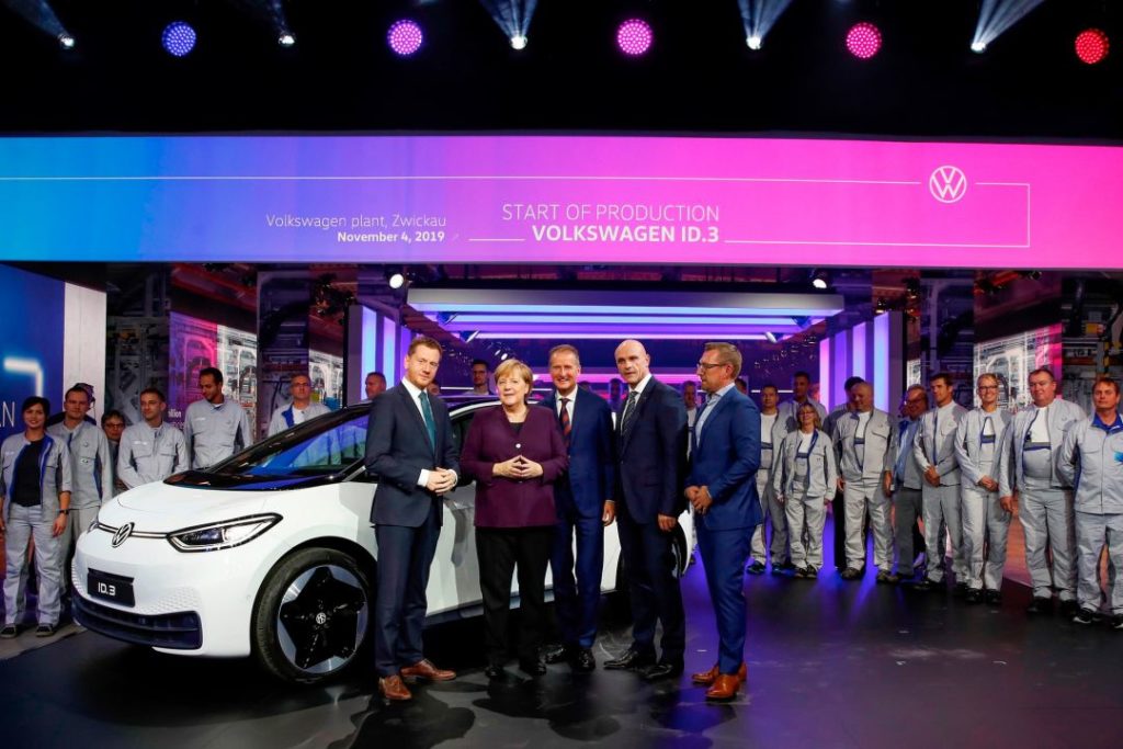 Мировая пресса: Германия разработала новую программу стимулирования покупки электромобилей — зарядная станция должна быть на каждой топливной заправке в стране, а покупатели электромобилей с ценником до €40 тыс. получат
