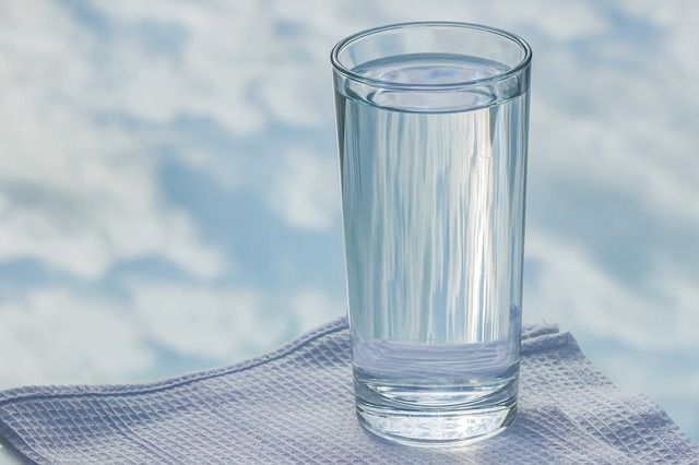 Мировая пресса: Немецкие учёные объяснили пользу употребления стакана воды натощак