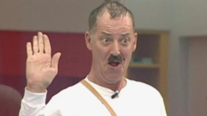 Мировая пресса: Британцы раскритиковали популярное шоу из-за пародии на Гитлера