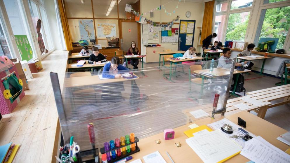 Общество: Хаос в школах: немцы в ярости от неспособности правительства наладить учебный процесс