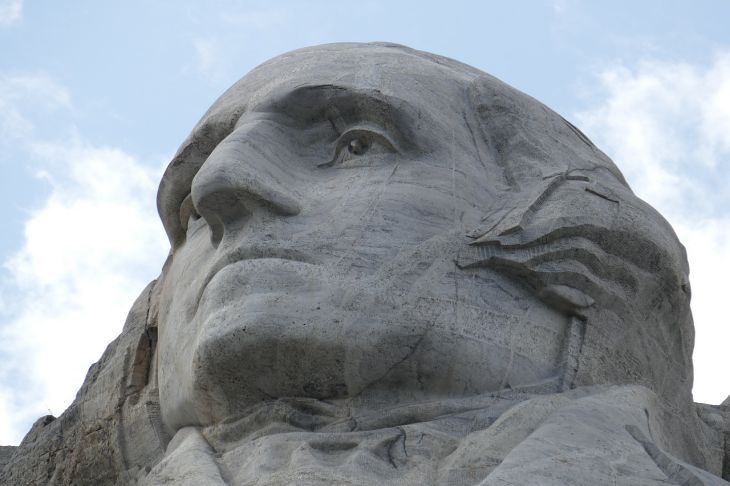 Мировая пресса: Протестующие в США снесли памятник первому американскому президенту Джорджу Вашингтону
