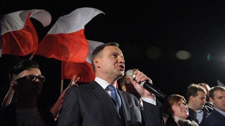 Мировая пресса: Президент Польши хочет выиграть выборы антироссийскими заявлениями