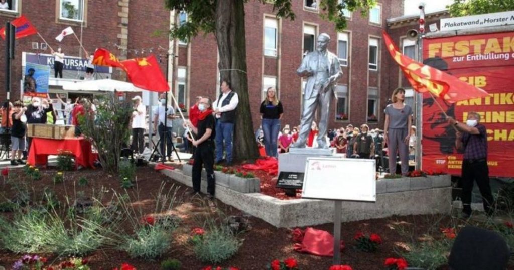 Мировая пресса: В западной Германии установили первый памятник Ленину