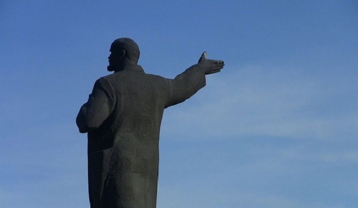 В Германии появился памятник Ленину - фото