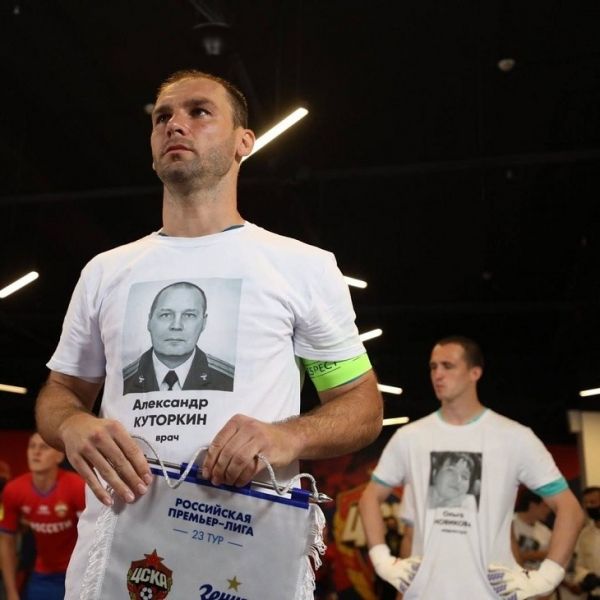 Мировая пресса: Достойная акция «Зенита»: игроки вышли в футболках с портретами и именами погибших врачей