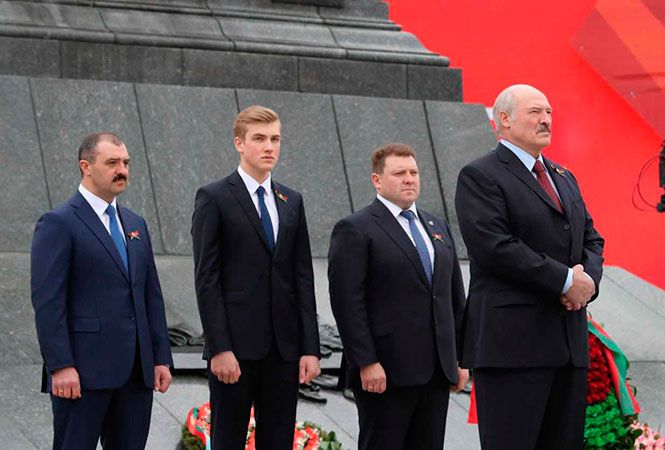 Мировая пресса: Лукашенко со своими детьми направился на парад в Москву