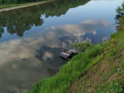 Мировая пресса: В Уфе в реку с обрыва упал автомобиль с людьми
