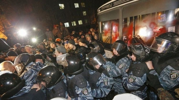 Погребинский: диктатура меньшинства запугала Зеленского