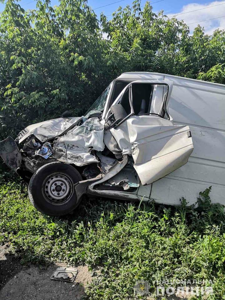 В Харьковской области произошла авария с участием военных автомобилей