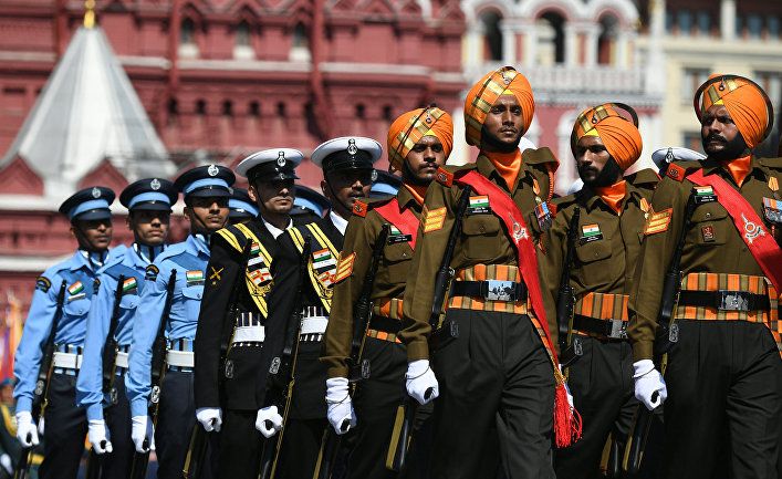Мировая пресса: Nikkei Asian Review (Япония): на глазах у Путина китайские и индийские солдаты прошли парадным маршем по Красной площади