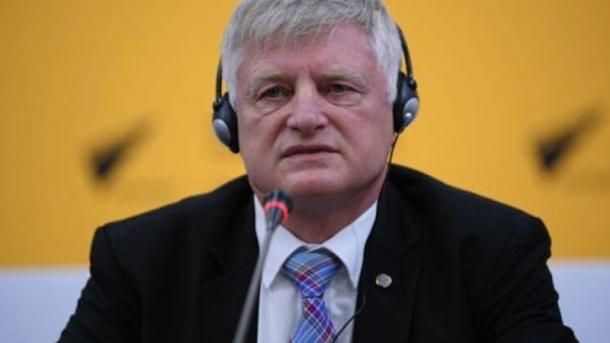 Мировая пресса: Немецкий ультраправый депутат признал, что ездил в оккупированный Крым за деньги Кремля