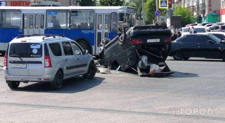Мировая пресса: Шесть машин столкнулось в центре Чебоксар
