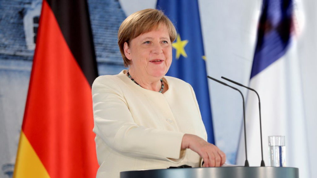 Политика: Секрет Меркель: почему канцлер не надевает защитную маску?
