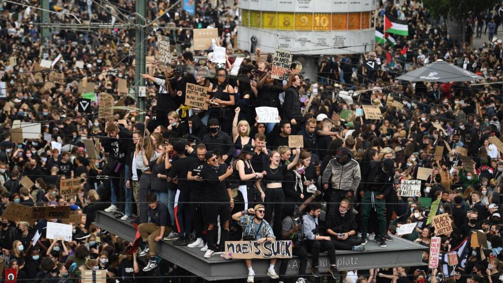 Общество: Массовые демонстрации в Германии приведут к новой катастрофе