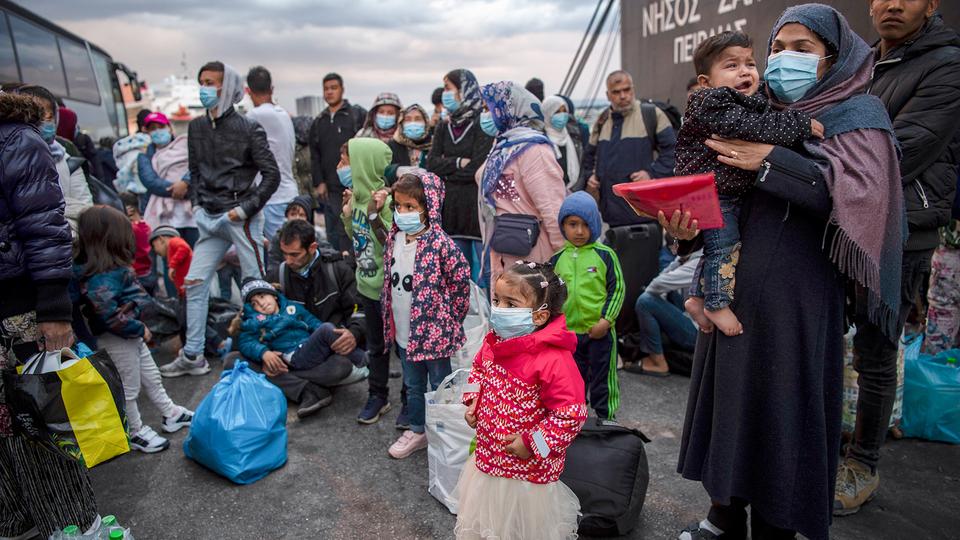Политика: Германия должна принимать беженцев, а не ждать решения Европы