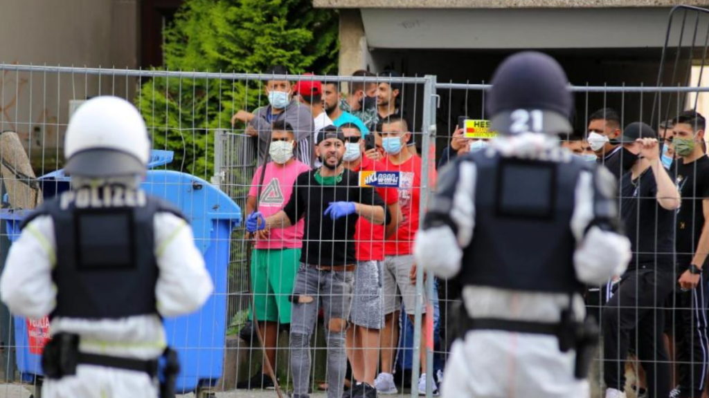 Происшествия: Массовые беспорядки в Геттингене: жильцы не хотят соблюдать карантин и нападают на полицейских