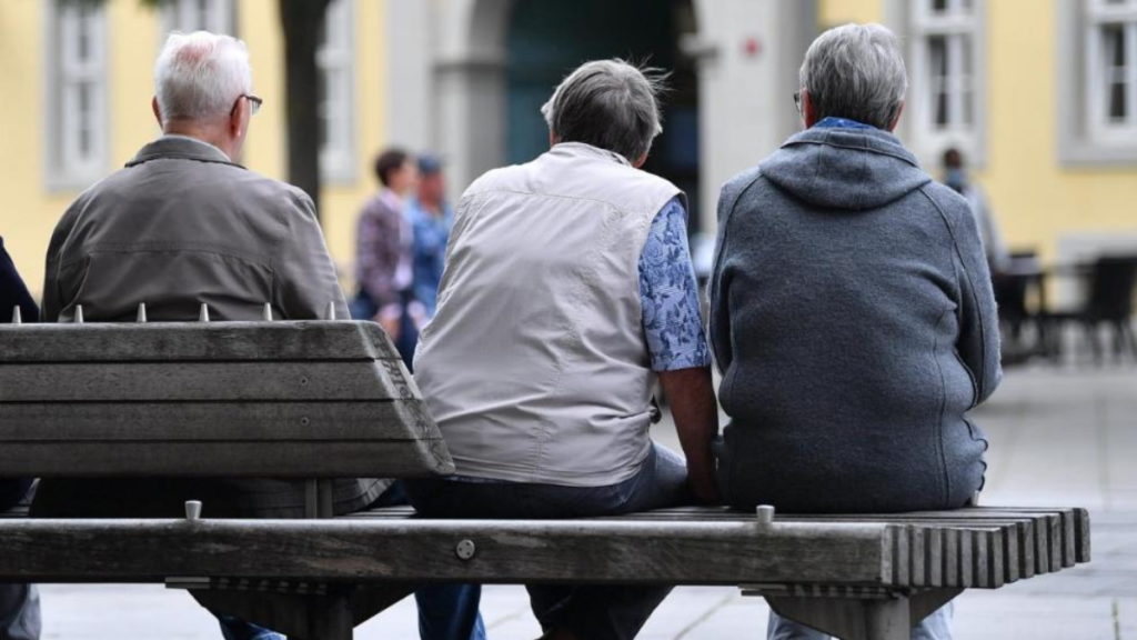 Деньги: Неутешительная тенденция: немцы дольше работают, но получают пенсию в течение меньшего периода жизни