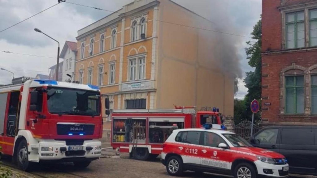 Происшествия: Пожар в Саксонии-Анхальт: мужчина спас пожилую соседку, но сам погиб