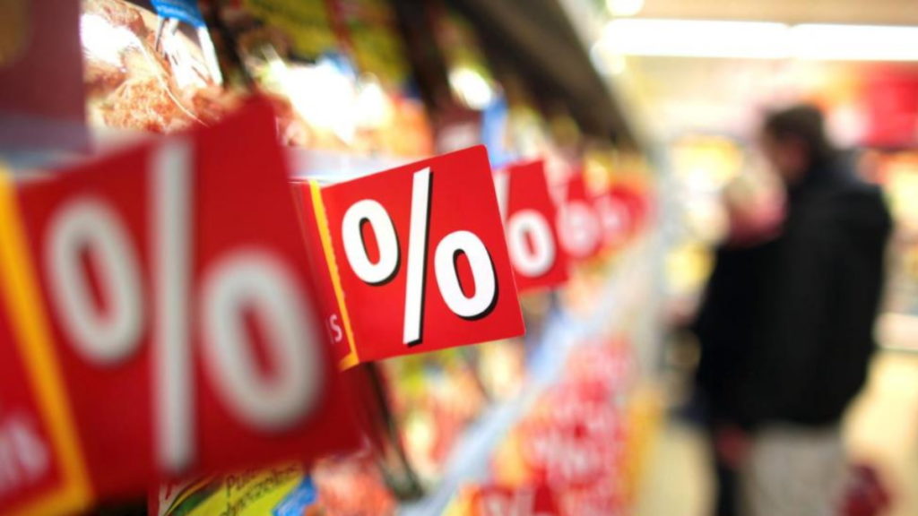 Деньги: Борьба за покупателей: дискаунтеры, помимо НДС, дополнительно снижают цены