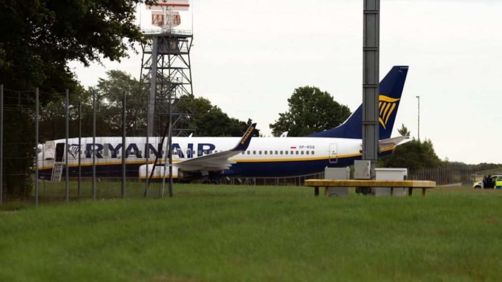 Мировая пресса: Самолет Ryanair экстренно посадили в Лондоне из-за сообщения о бомбе на борту
