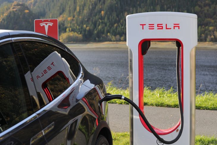 Мировая пресса: Немецкий суд запретил компании Tesla употреблять в рекламе автомобиля слово «автопилот»