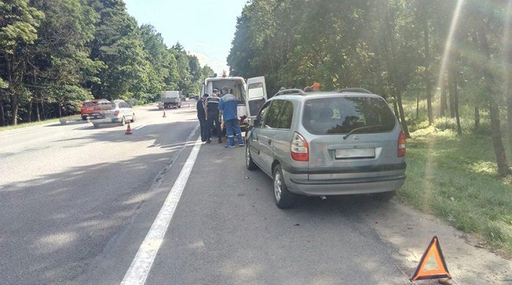 Мировая пресса: Под Минском Volkswagen насмерть сбил водителя