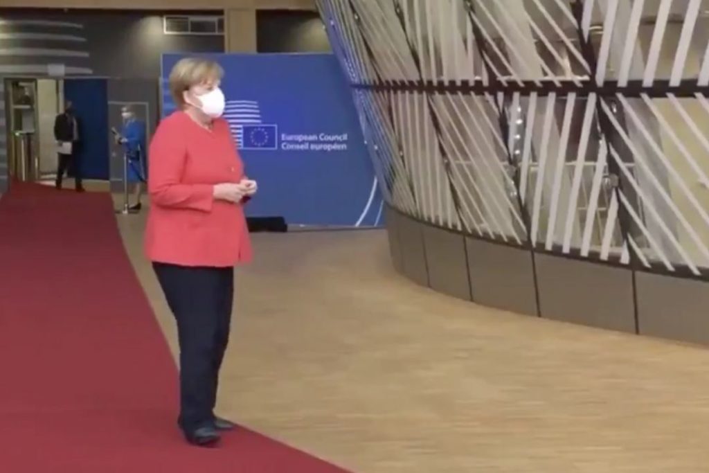Мировая пресса: Меркель «заблудилась» на саммите ЕС и попала на видео