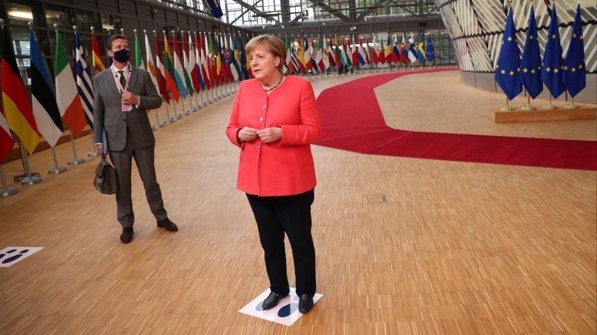 Мировая пресса: Меркель «заблудилась» в кулуарах саммита ЕС в своей день рождения — видео