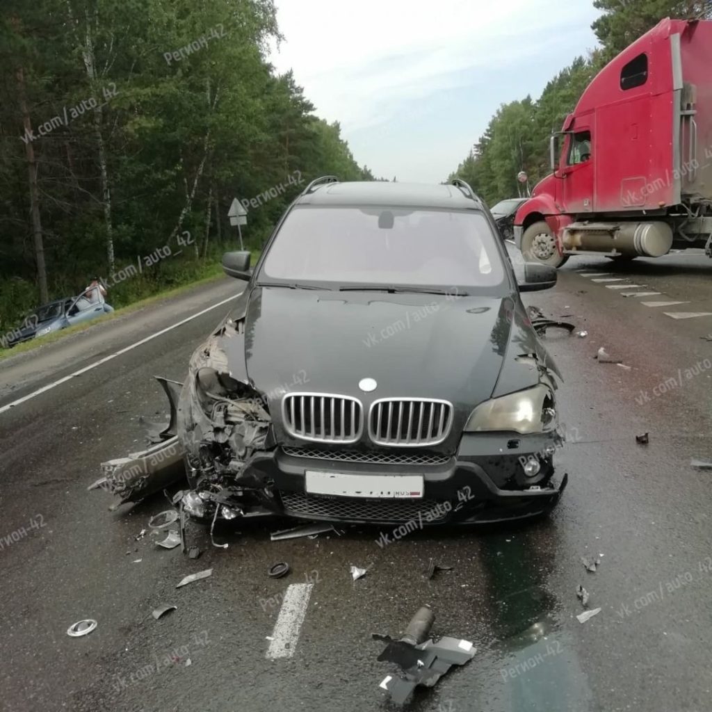 Мировая пресса: На автодороге Кемерово — Топки произошло тройное ДТП с BMW