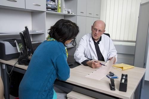 Мировая пресса: Немецкий врач раскрыл сигналы организма о появлении раковой опухоли в желудке