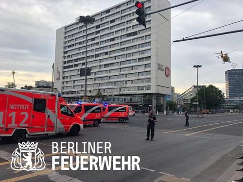 Мировая пресса: Автомобиль врезался в Берлине в воскресенье утром в группу пешеходов в районе Шарлоттенбург