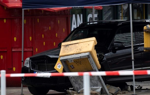 Мировая пресса: Водитель, въехавший на автомобиле в толпу людей в Берлине, был пьян