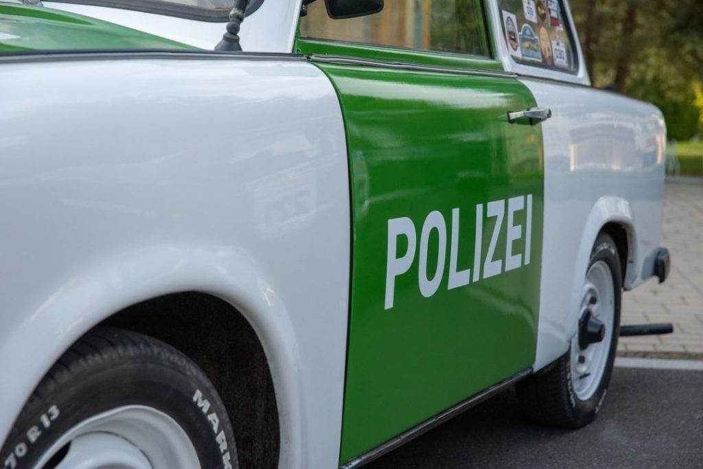 Мировая пресса: Германия: Внедорожник въехал в группу людей, шесть пострадавших — 24-летний водитель на свободе