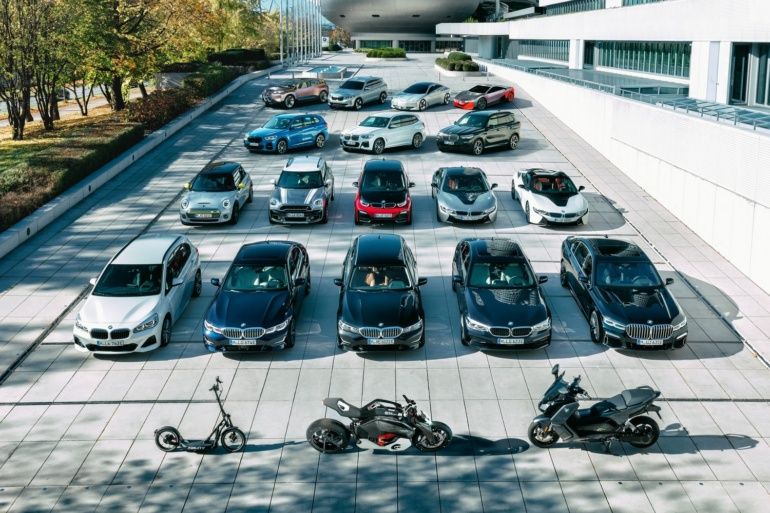 Мировая пресса: BMW анонсировал появление полностью электрических версий моделей BMW X1, 5 Series и 7 Series, они будут продаваться параллельно с ДВС и гибридами